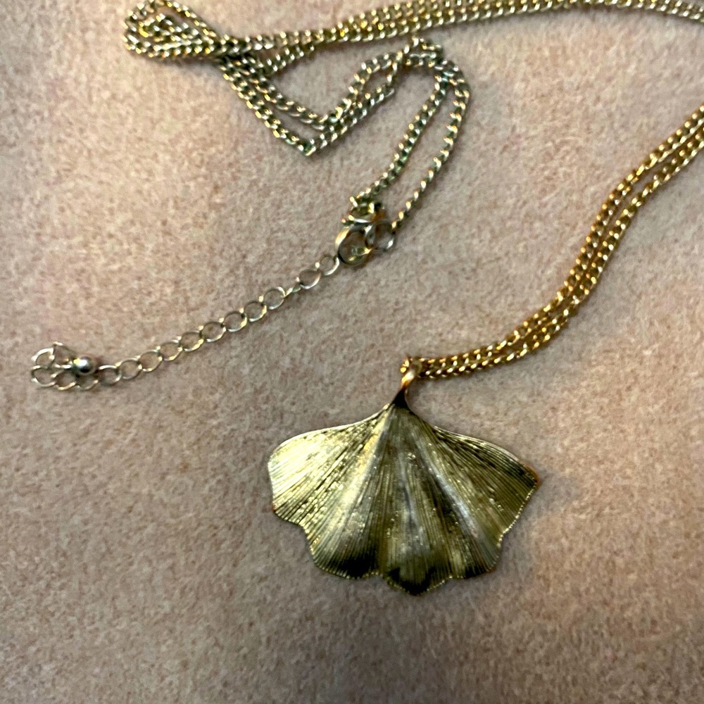 Loft Pendant gold leaf necklace
